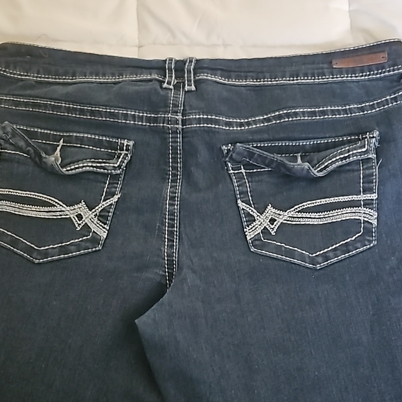 Myth of Jade Dark Blue Jeans with Embroidered Pocket Size 12 - Picture 7 of 8